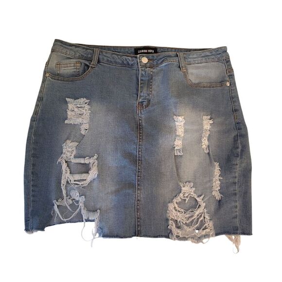 Fashion Nova Distressed Ripped Raw Hem Mini Denim Jean Skirt Plussize 1X - Picture 2 of 11